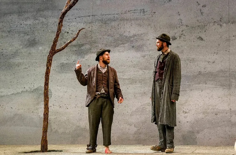 Anlamsızlığın Peşinde Godot'yu Beklerken